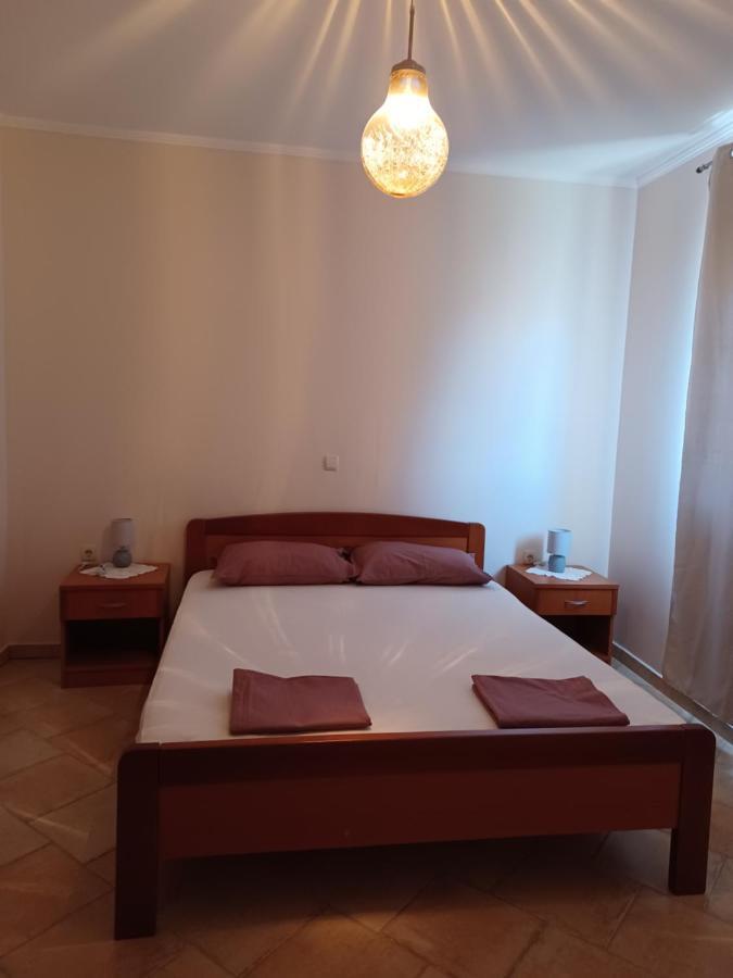 Apartments Ivic Rab Town Exterior foto